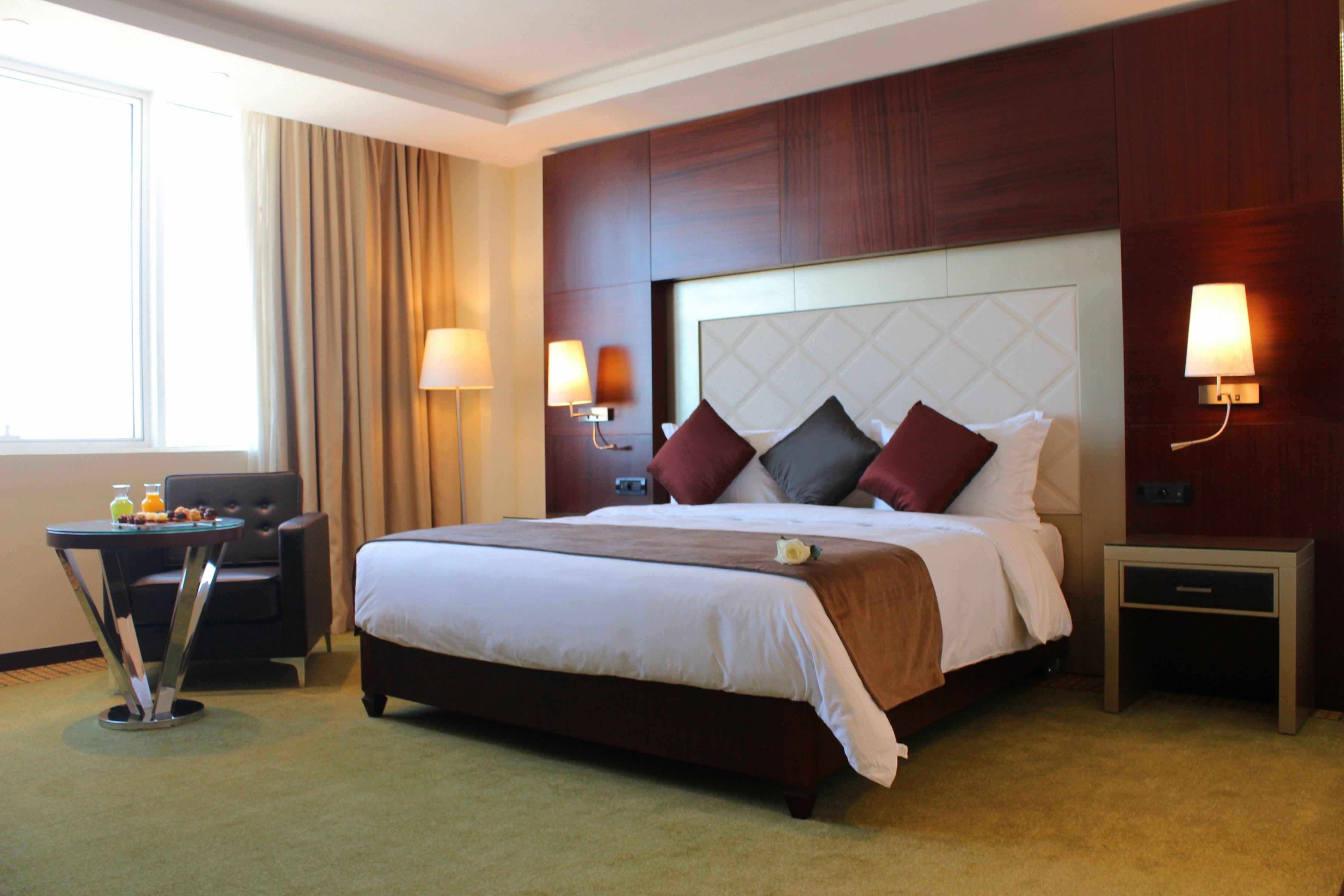 Grand Mogador City Center Casablanca Exterior foto A bedroom at the hotel