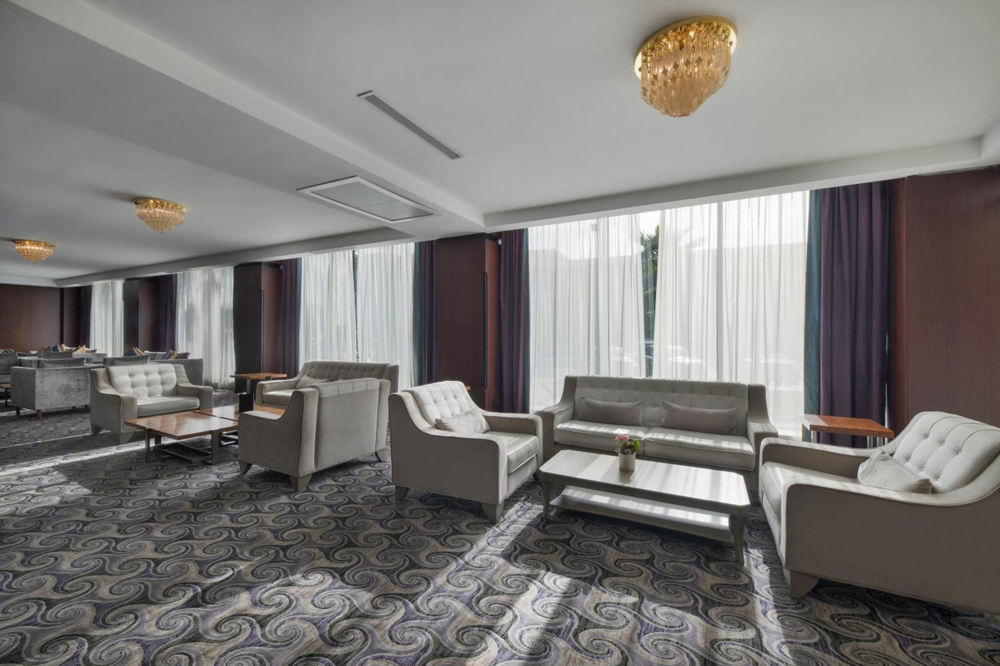 Grand Mogador City Center Casablanca Exterior foto The lounge at the airport